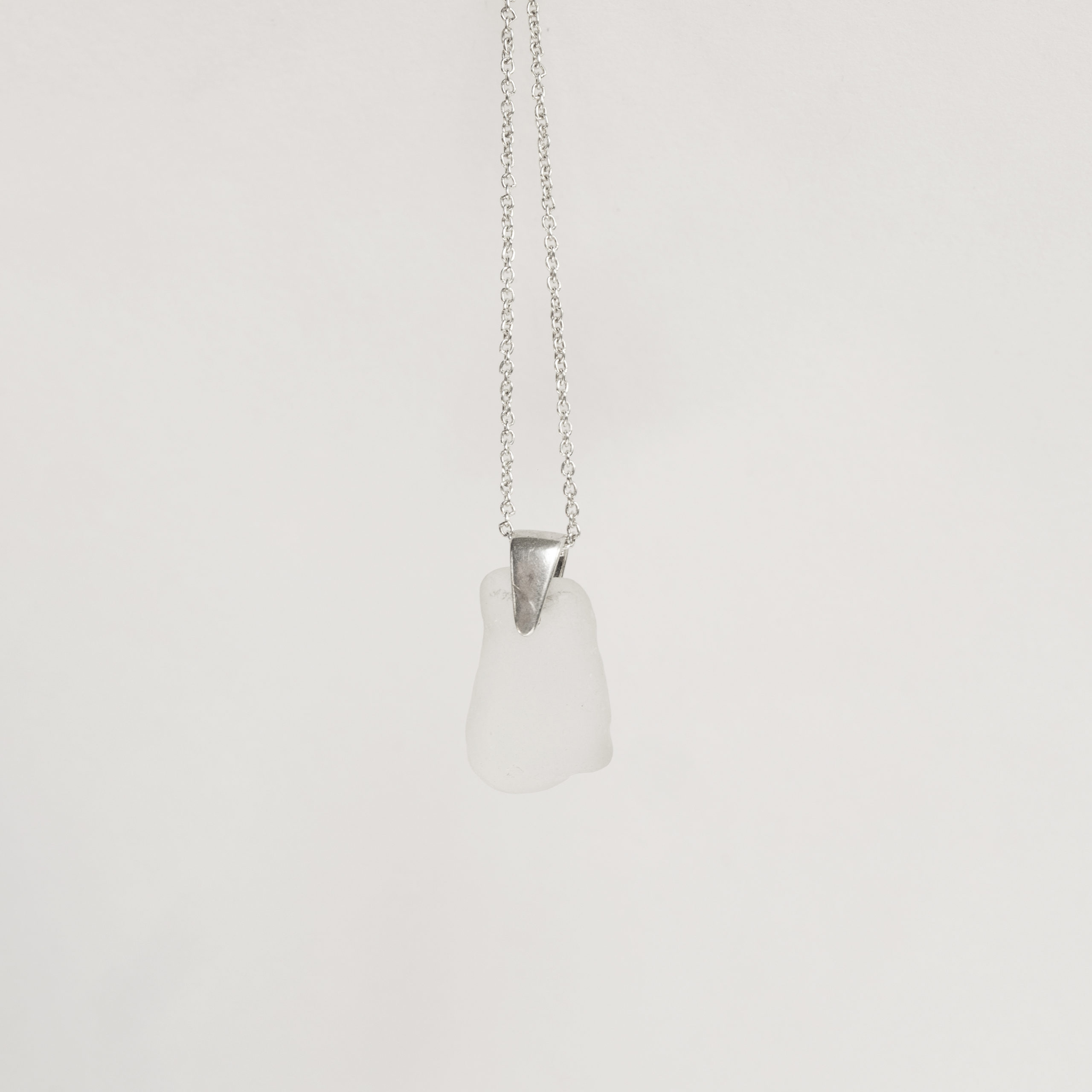 Sauvage_Bijoux_FondBlanc_LilaAzeu_00006